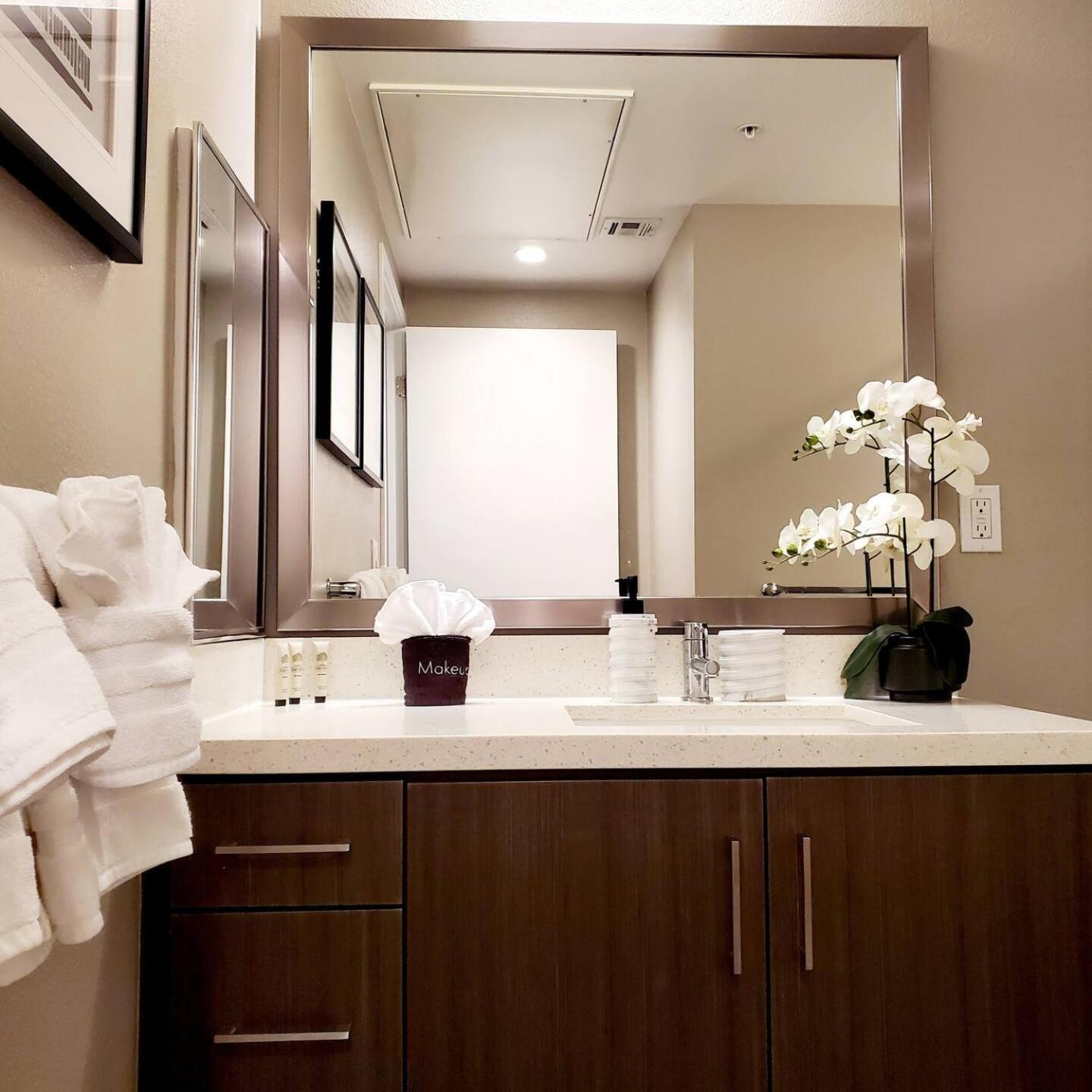 Apartamento Spacious 22, Wi-fi, Pool, Hot Tub, 24hr Gym Los Ángeles